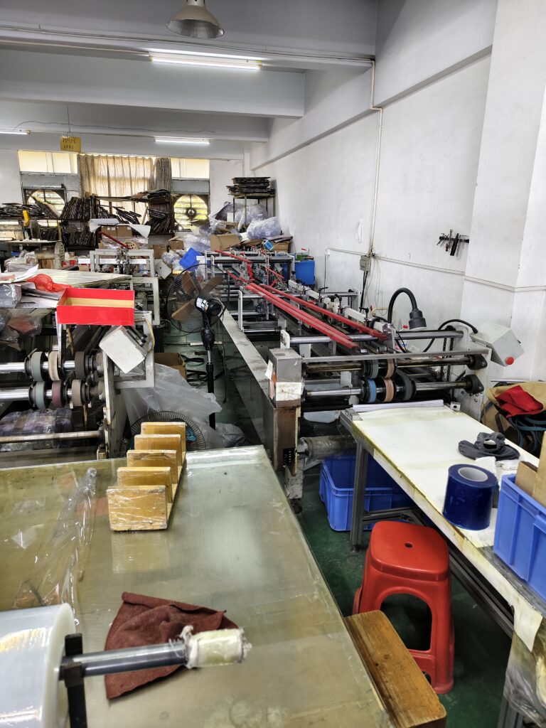 Plastic box folding machine in packaging factory